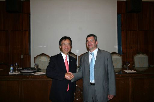 Embajador Sr. Yoshikawa